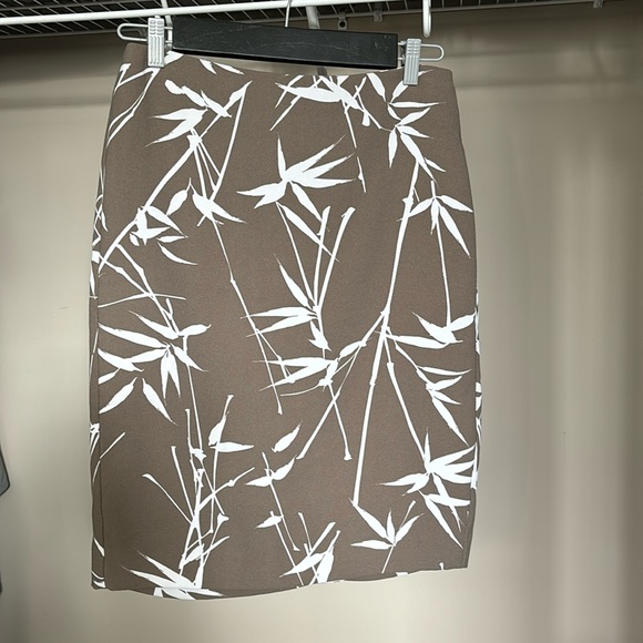 Banana Republic floral skirt size 6 - Picture 1 of 2